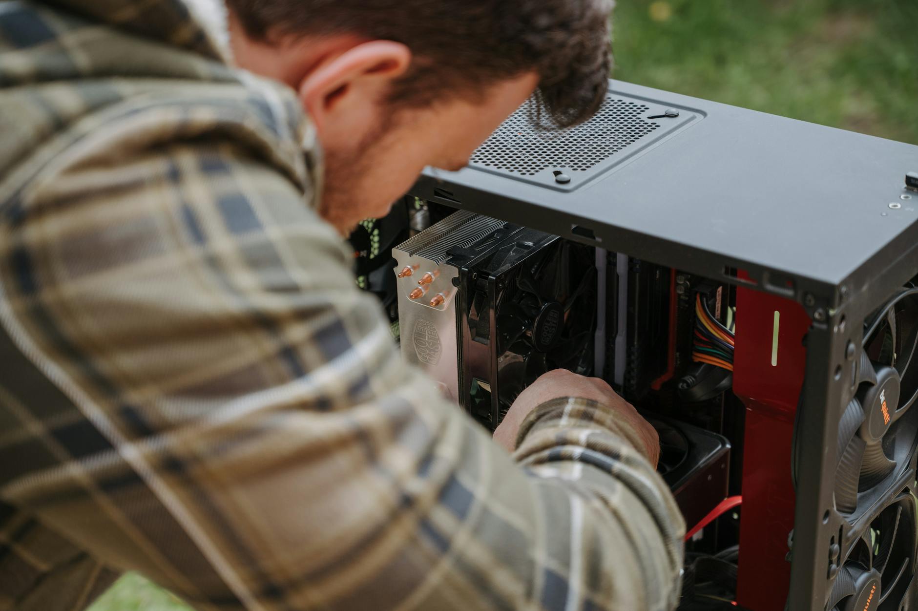 Hardveres életmentés az operációs rendszer alatt: Hogyan írj saját BIOS-modult vagy firmware-t, ha a gyártó már rég lemondott az eszközedről?