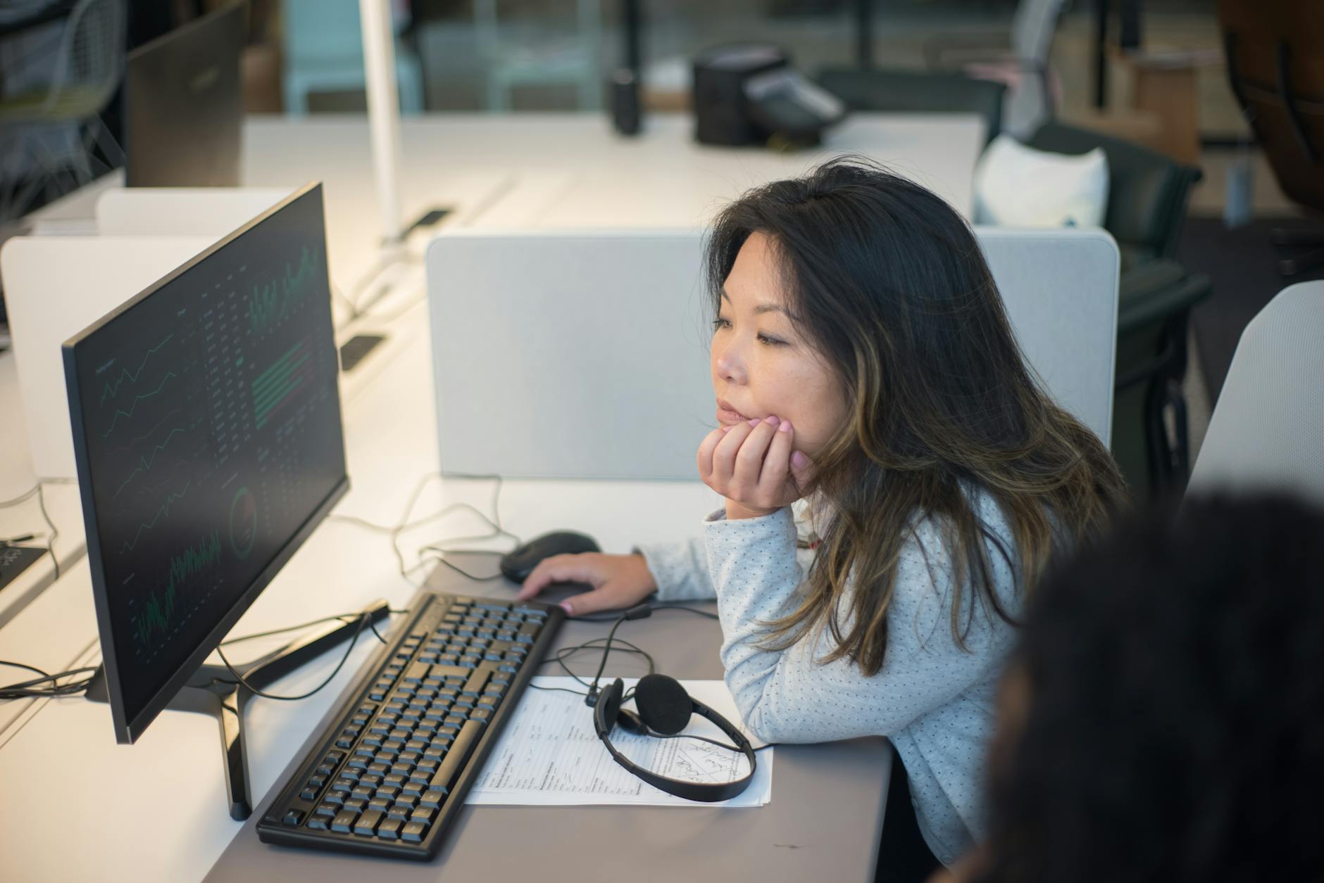 Modern edge computing az íróasztalon: Hogyan építs saját, lokális LLM-szervert elavult GPU-kból, hogy az adataid sose hagyják el a házat