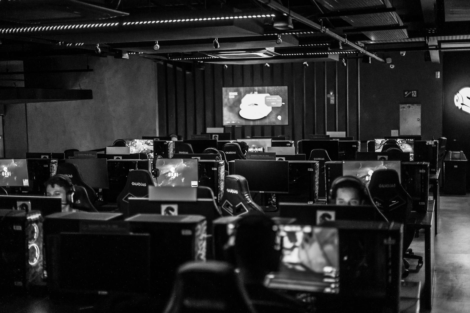 Saját tervezésű E-Ink információs kijelző: Hogyan építs energiatakarékos, élő rendszer-monitorozó műszerfalat a PC-d mellé?
