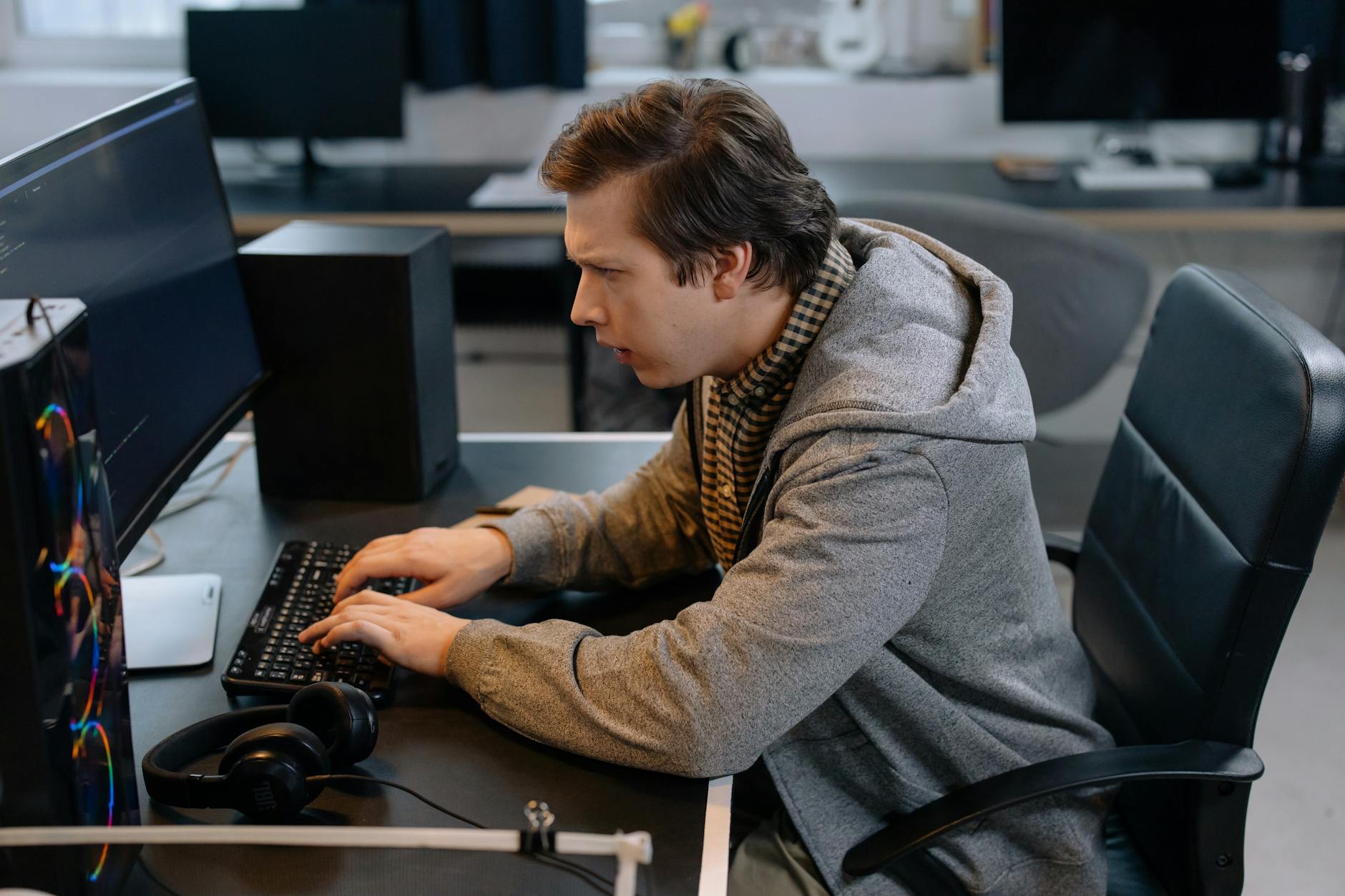Szoftverfejlesztés a fémek között: Így írj saját, hardver-közeli drivert az elfeledett perifériáidhoz, ha a gyártó már csak a Windows 10/11-es illesztőprogramokat támogatja