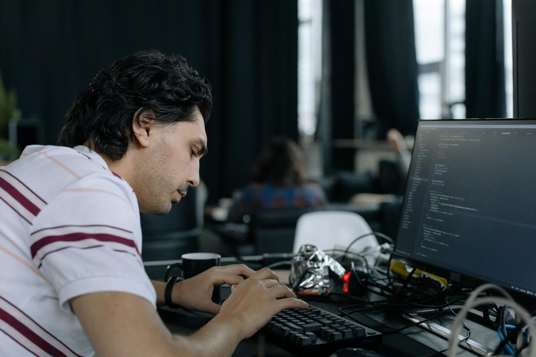 Szoftverfejlesztés a fémek világában: Így írj saját kernel-szintű illesztőprogramot elfeledett perifériákhoz, hogy a modern Windows is felismerje őket